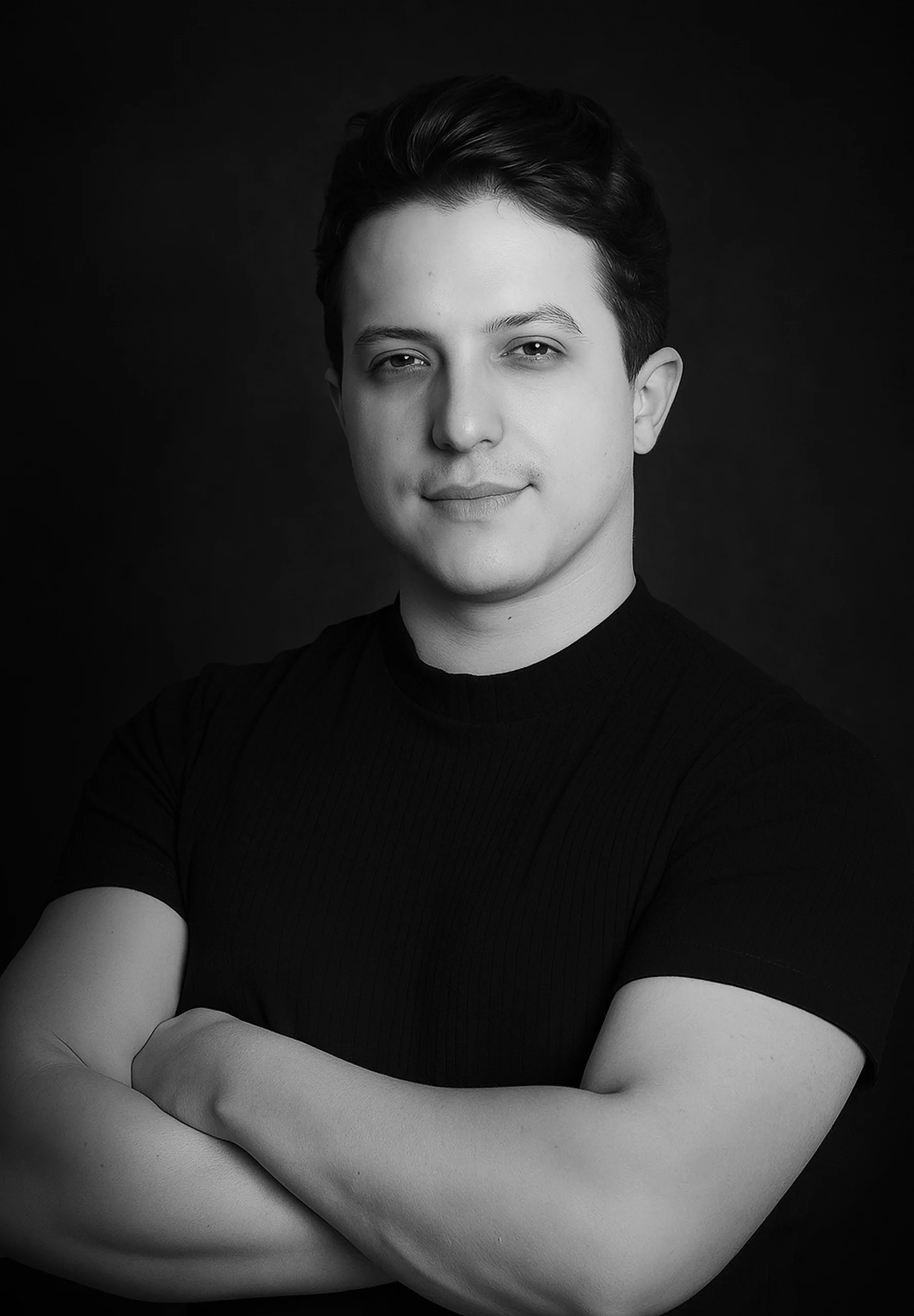 OLDAQUE RIOS Diretor de Inovação em IA Responsável por aplicar inteligência artificial de forma estratégica para automatizar processos, aumentar a produtividade e gerar soluções inovadoras com impacto real no negócio.
